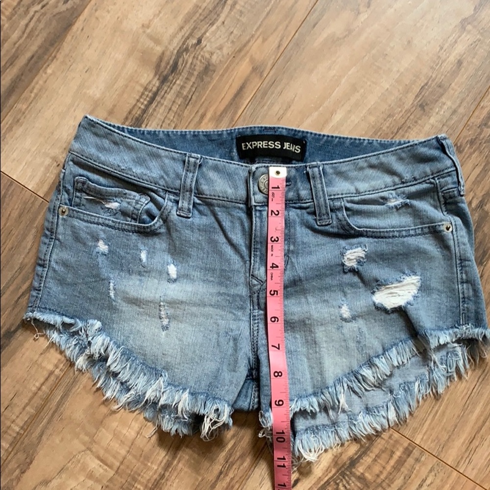 Express Low Rise Distressed Denim Shorts 0 - Picture 5 of 6